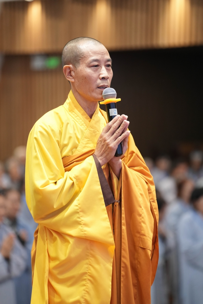 Dharma talk Having no practice is very suffering - Senior Thich Tri Hue in the 107th Seven-day Retreat