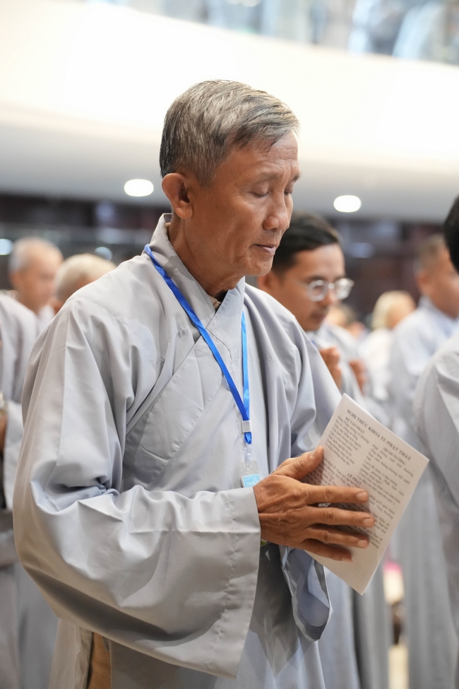 Dharma talk Having no practice is very suffering - Senior Thich Tri Hue in the 107th Seven-day Retreat