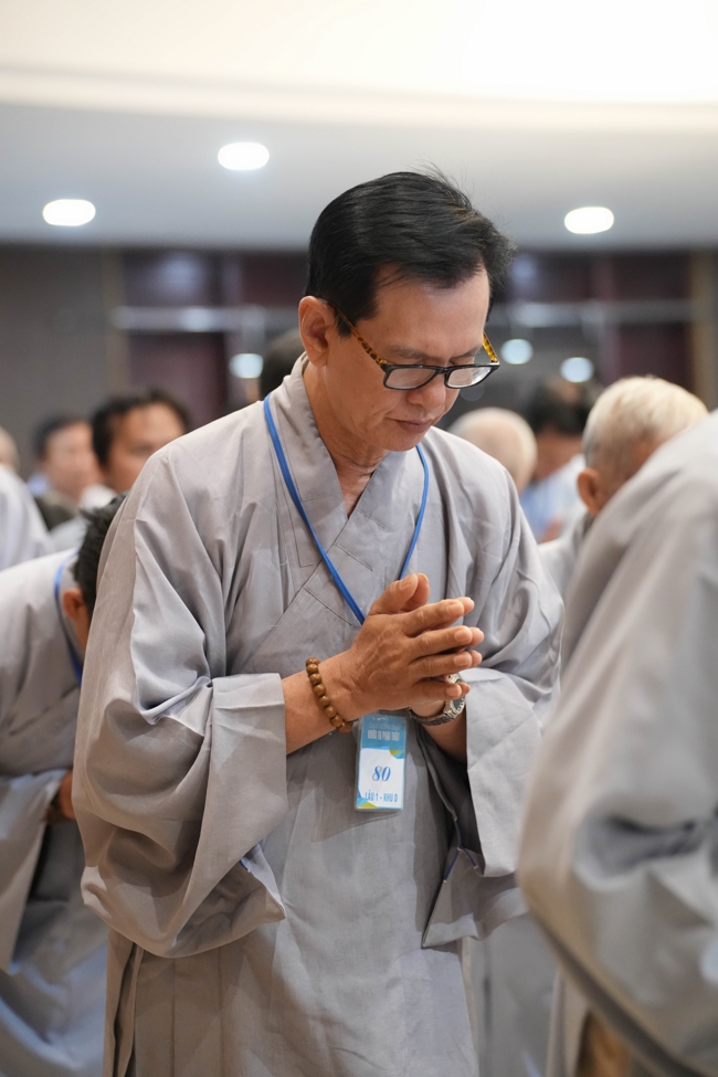 Dharma talk Having no practice is very suffering - Senior Thich Tri Hue in the 107th Seven-day Retreat