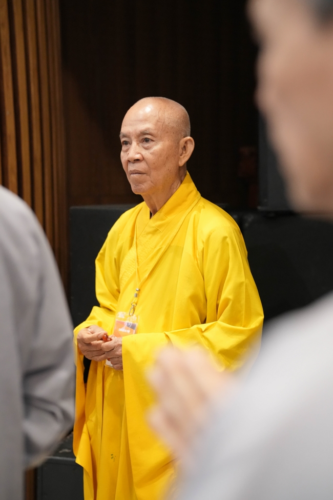 Dharma talk Having no practice is very suffering - Senior Thich Tri Hue in the 107th Seven-day Retreat