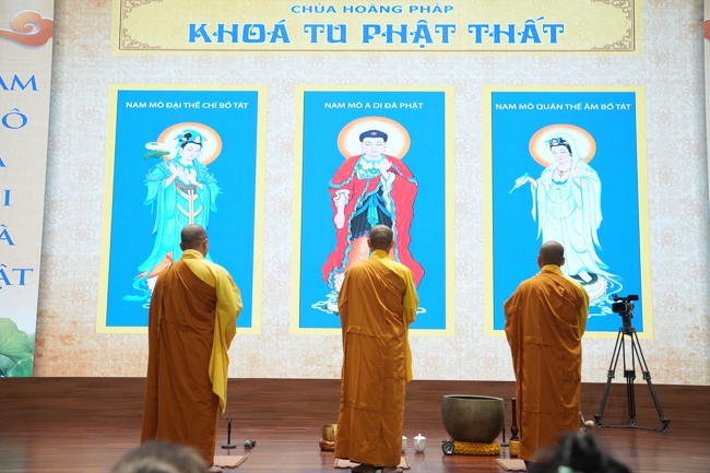 Dharma talk Having no practice is very suffering - Senior Thich Tri Hue in the 107th Seven-day Retreat