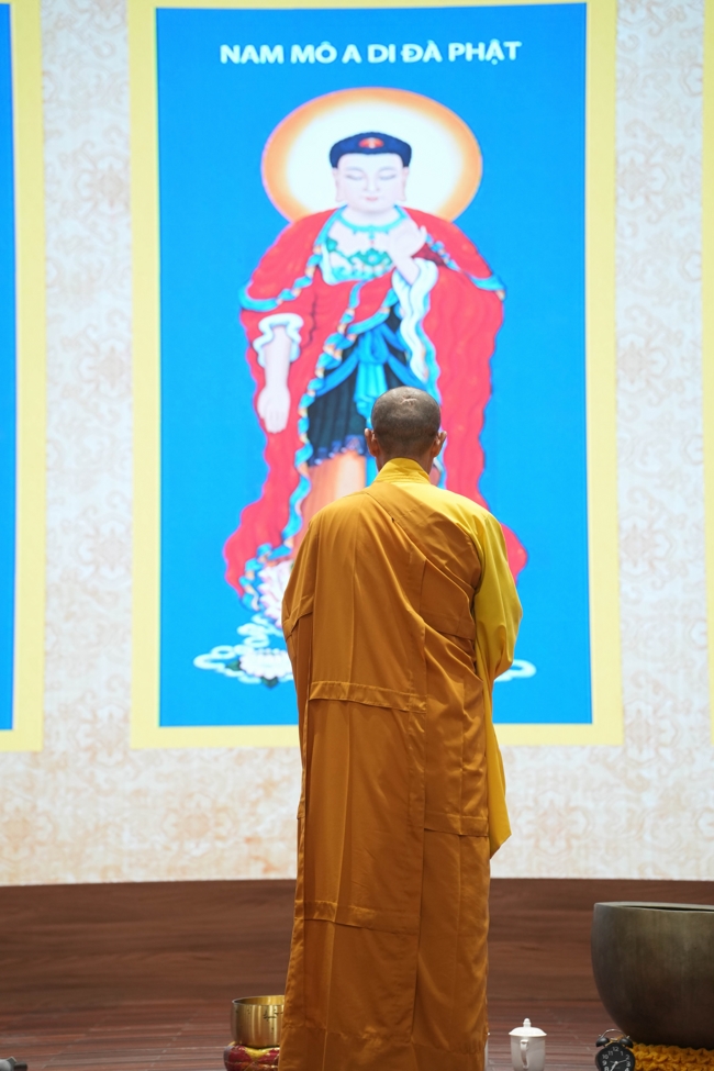 Dharma talk Having no practice is very suffering - Senior Thich Tri Hue in the 107th Seven-day Retreat