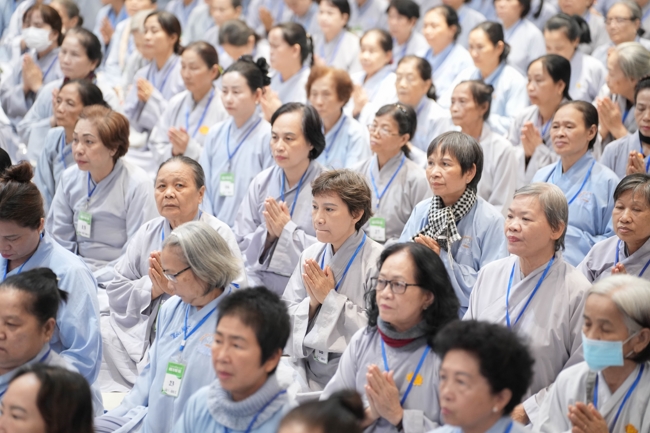 Dharma talk Having no practice is very suffering - Senior Thich Tri Hue in the 107th Seven-day Retreat