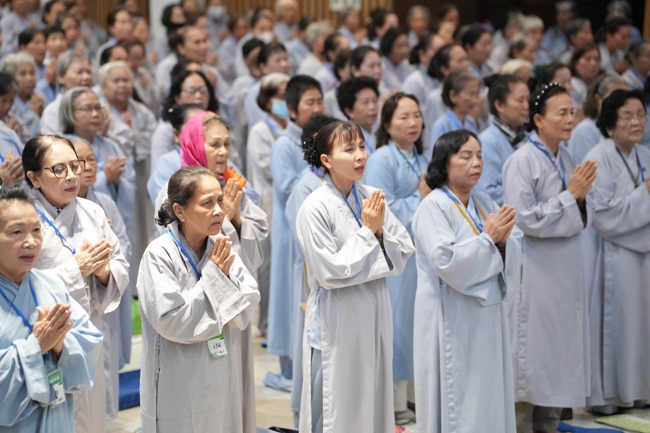 Dharma talk Having no practice is very suffering - Senior Thich Tri Hue in the 107th Seven-day Retreat