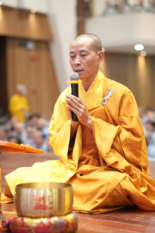 Dharma talk Having no practice is very suffering - Senior Thich Tri Hue in the 107th Seven-day Retreat