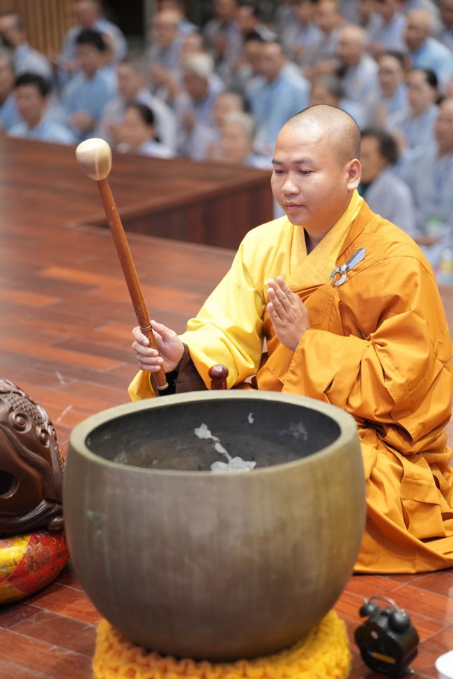 Dharma talk Having no practice is very suffering - Senior Thich Tri Hue in the 107th Seven-day Retreat