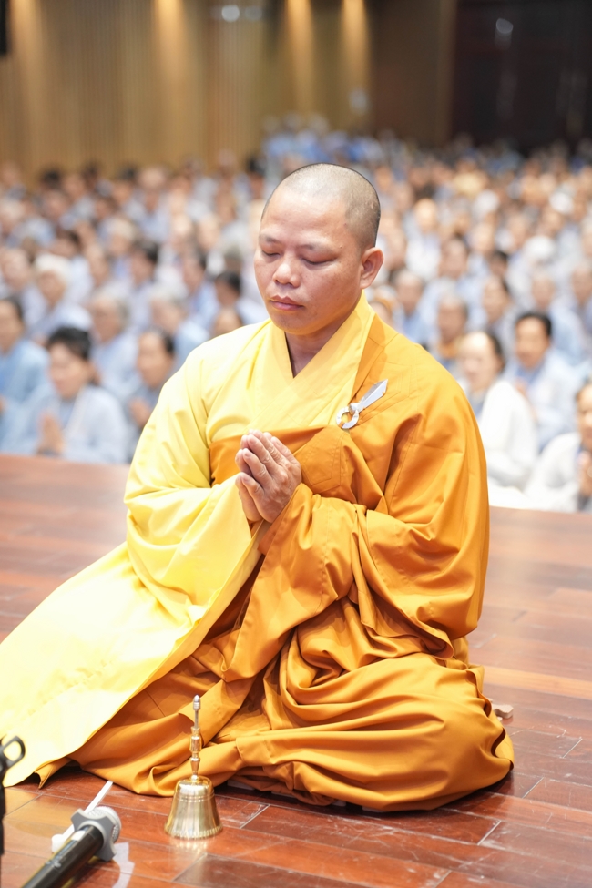 Dharma talk Having no practice is very suffering - Senior Thich Tri Hue in the 107th Seven-day Retreat