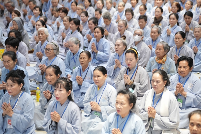 Dharma talk Having no practice is very suffering - Senior Thich Tri Hue in the 107th Seven-day Retreat