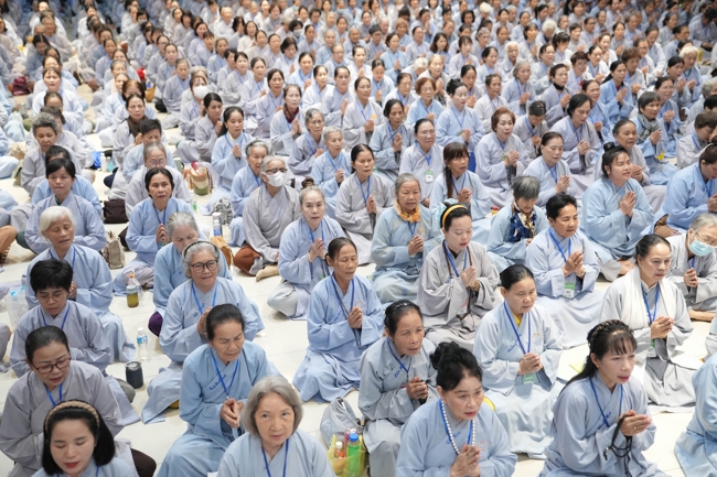Dharma talk Having no practice is very suffering - Senior Thich Tri Hue in the 107th Seven-day Retreat