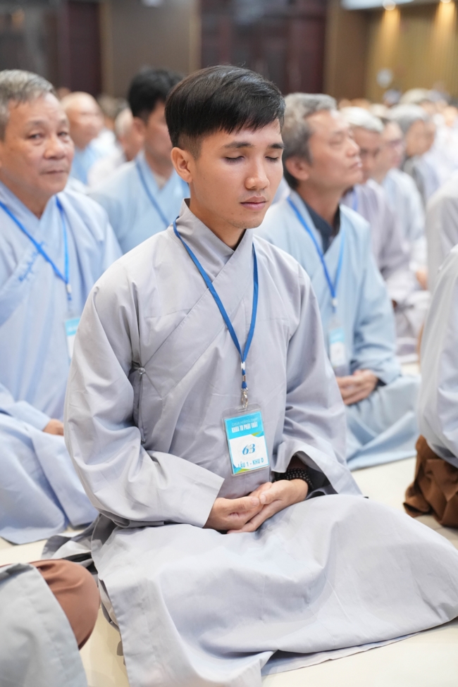 Dharma talk Having no practice is very suffering - Senior Thich Tri Hue in the 107th Seven-day Retreat