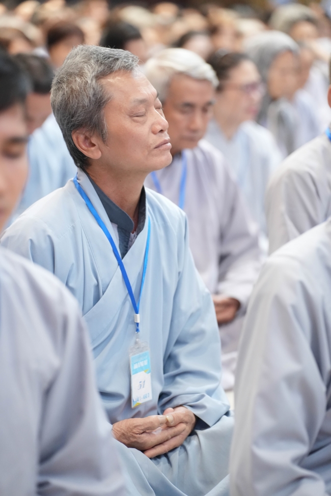 Dharma talk Having no practice is very suffering - Senior Thich Tri Hue in the 107th Seven-day Retreat