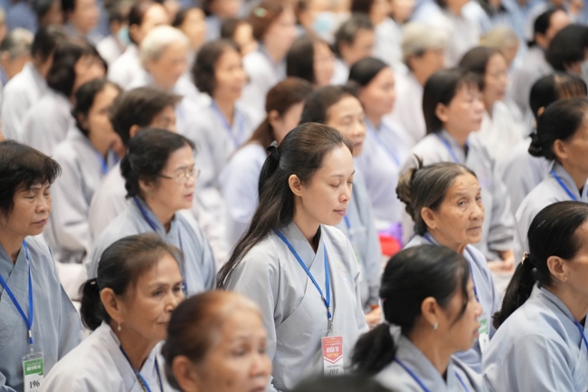 Dharma talk Having no practice is very suffering - Senior Thich Tri Hue in the 107th Seven-day Retreat