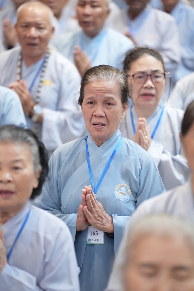 Dharma talk Having no practice is very suffering - Senior Thich Tri Hue in the 107th Seven-day Retreat