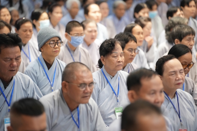 Dharma talk Having no practice is very suffering - Senior Thich Tri Hue in the 107th Seven-day Retreat