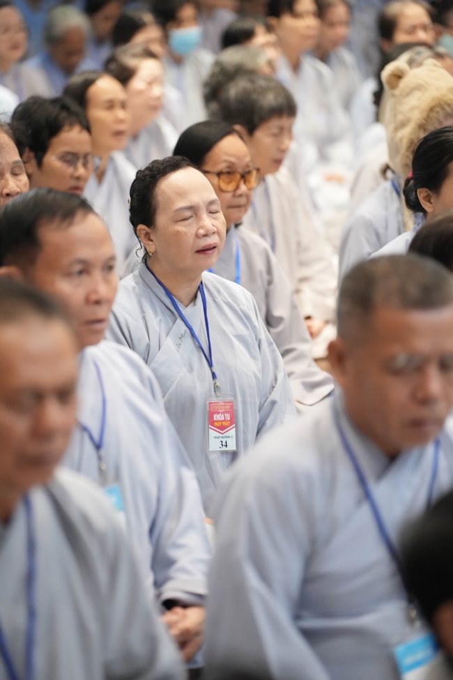 Dharma talk Having no practice is very suffering - Senior Thich Tri Hue in the 107th Seven-day Retreat