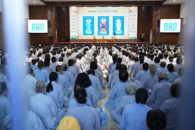 Dharma talk Having no practice is very suffering - Senior Thich Tri Hue in the 107th Seven-day Retreat
