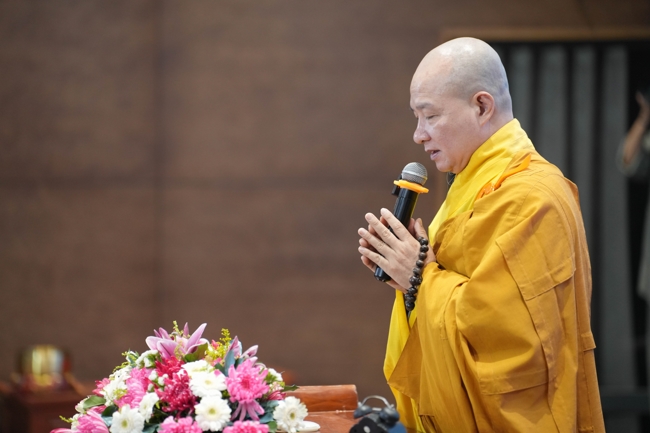Dharma talk Having no practice is very suffering - Senior Thich Tri Hue in the 107th Seven-day Retreat