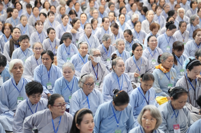 Dharma talk Having no practice is very suffering - Senior Thich Tri Hue in the 107th Seven-day Retreat