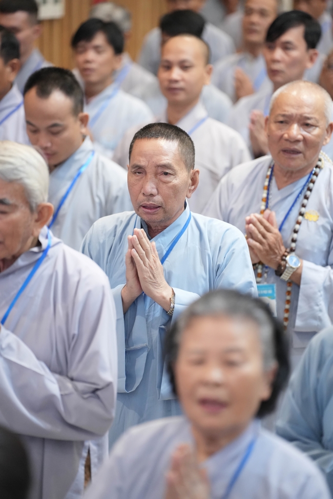 Dharma talk Having no practice is very suffering - Senior Thich Tri Hue in the 107th Seven-day Retreat
