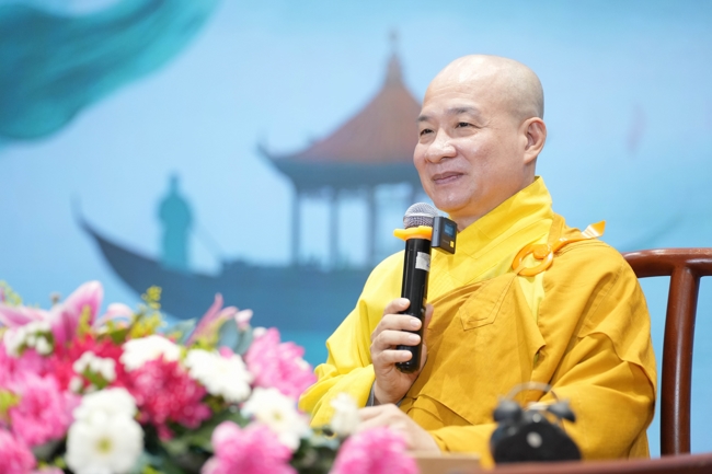 Dharma talk Having no practice is very suffering - Senior Thich Tri Hue in the 107th Seven-day Retreat