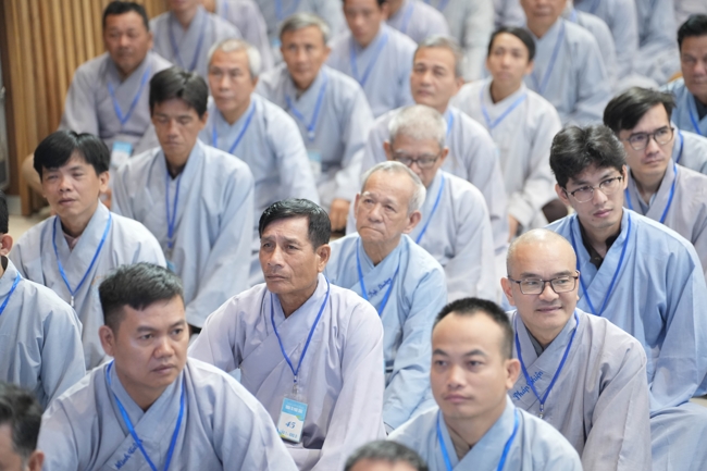 Dharma talk Having no practice is very suffering - Senior Thich Tri Hue in the 107th Seven-day Retreat