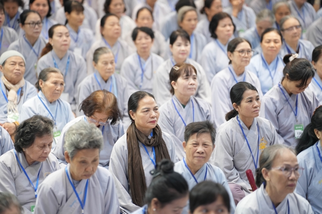Dharma talk Having no practice is very suffering - Senior Thich Tri Hue in the 107th Seven-day Retreat