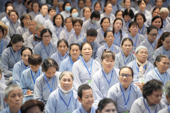 Dharma talk Having no practice is very suffering - Senior Thich Tri Hue in the 107th Seven-day Retreat