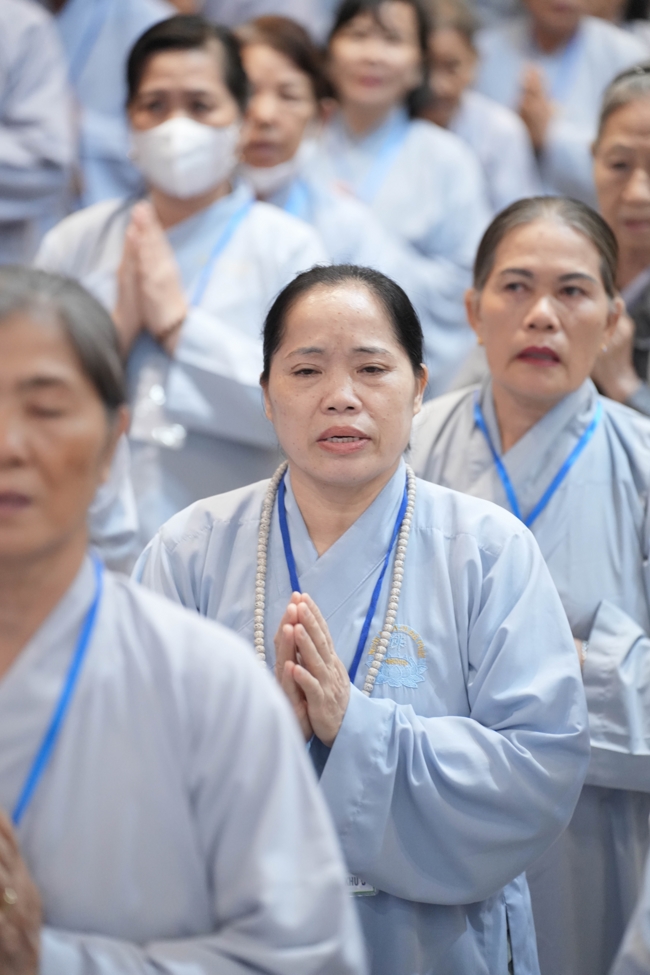 Dharma talk Having no practice is very suffering - Senior Thich Tri Hue in the 107th Seven-day Retreat