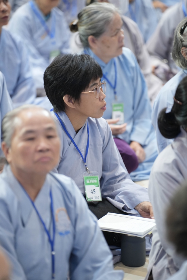 Dharma talk Having no practice is very suffering - Senior Thich Tri Hue in the 107th Seven-day Retreat