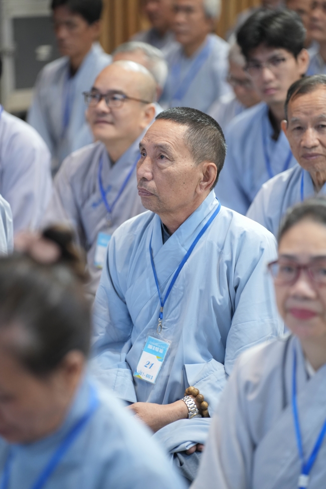 Dharma talk Having no practice is very suffering - Senior Thich Tri Hue in the 107th Seven-day Retreat