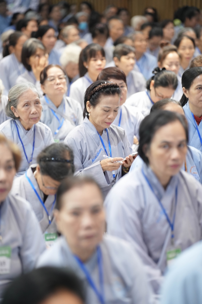 Dharma talk Having no practice is very suffering - Senior Thich Tri Hue in the 107th Seven-day Retreat