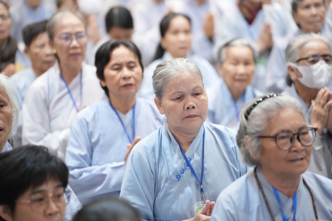 Dharma talk Having no practice is very suffering - Senior Thich Tri Hue in the 107th Seven-day Retreat