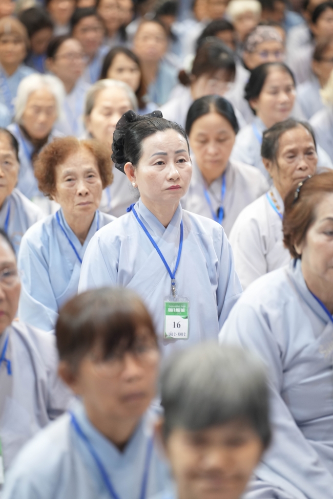 Dharma talk Having no practice is very suffering - Senior Thich Tri Hue in the 107th Seven-day Retreat