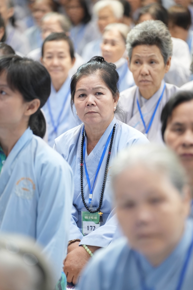 Dharma talk Having no practice is very suffering - Senior Thich Tri Hue in the 107th Seven-day Retreat