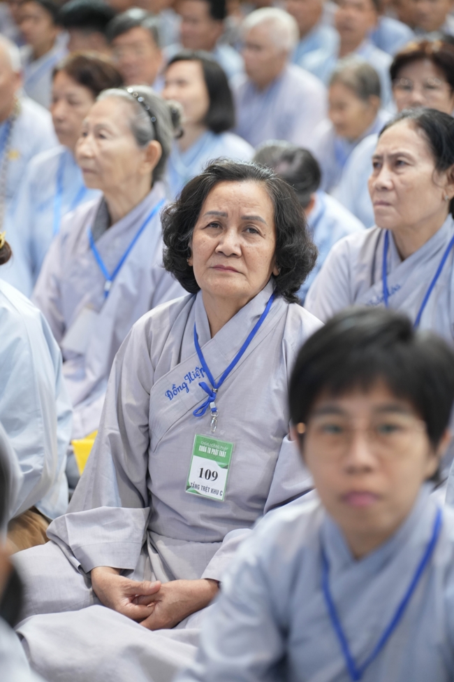 Dharma talk Having no practice is very suffering - Senior Thich Tri Hue in the 107th Seven-day Retreat