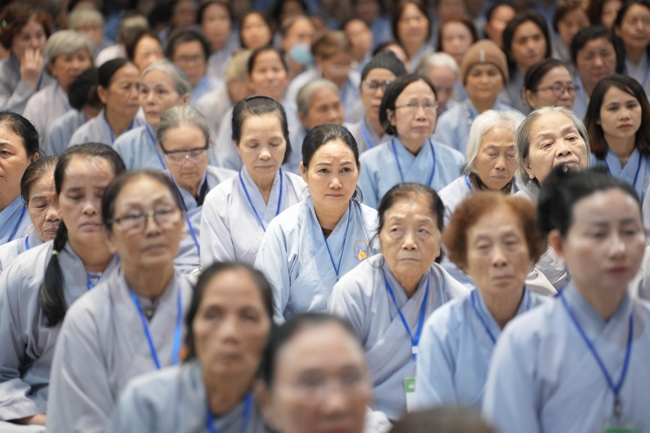 Dharma talk Having no practice is very suffering - Senior Thich Tri Hue in the 107th Seven-day Retreat