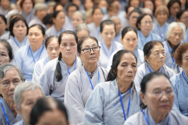 Dharma talk Having no practice is very suffering - Senior Thich Tri Hue in the 107th Seven-day Retreat
