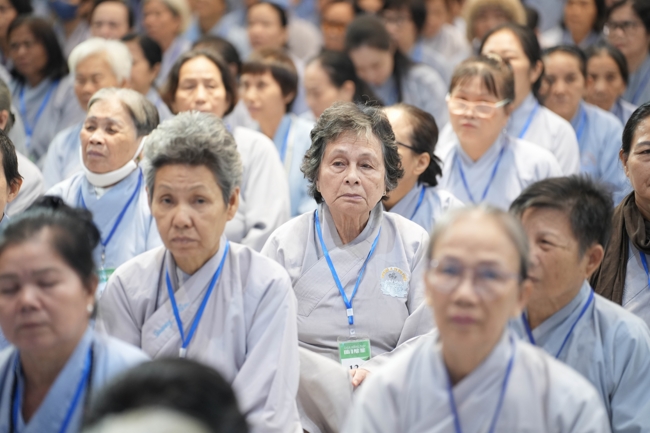 Dharma talk Having no practice is very suffering - Senior Thich Tri Hue in the 107th Seven-day Retreat