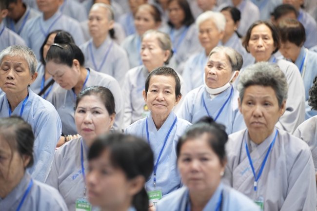 Dharma talk Having no practice is very suffering - Senior Thich Tri Hue in the 107th Seven-day Retreat