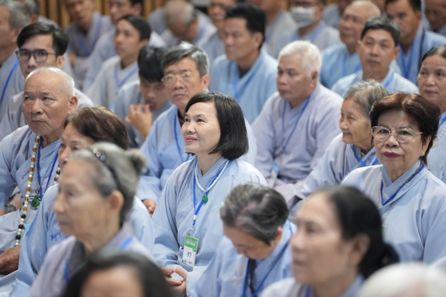 Dharma talk Having no practice is very suffering - Senior Thich Tri Hue in the 107th Seven-day Retreat