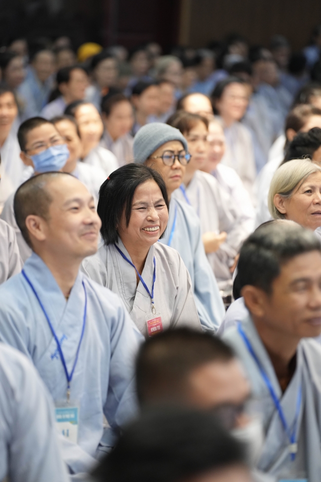 Dharma talk Having no practice is very suffering - Senior Thich Tri Hue in the 107th Seven-day Retreat