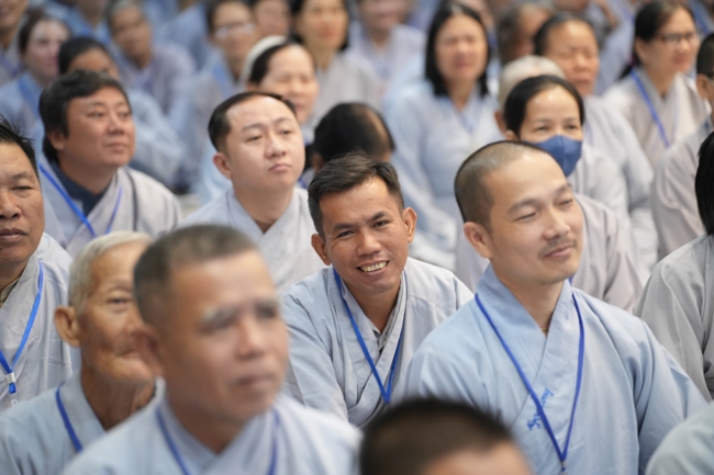 Dharma talk Having no practice is very suffering - Senior Thich Tri Hue in the 107th Seven-day Retreat