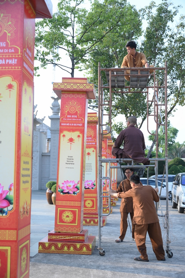 Công tác chuẩn bị đại lễ hoa đăng kỷ niệm đức Phật A-di-đà năm 2026