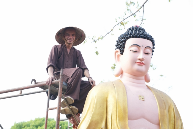 Công tác chuẩn bị đại lễ hoa đăng kỷ niệm đức Phật A-di-đà năm 2026