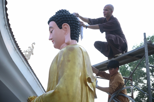 Công tác chuẩn bị đại lễ hoa đăng kỷ niệm đức Phật A-di-đà năm 2026