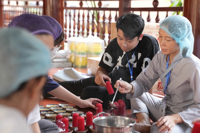 Công tác chuẩn bị đại lễ hoa đăng kỷ niệm đức Phật A-di-đà năm 2026