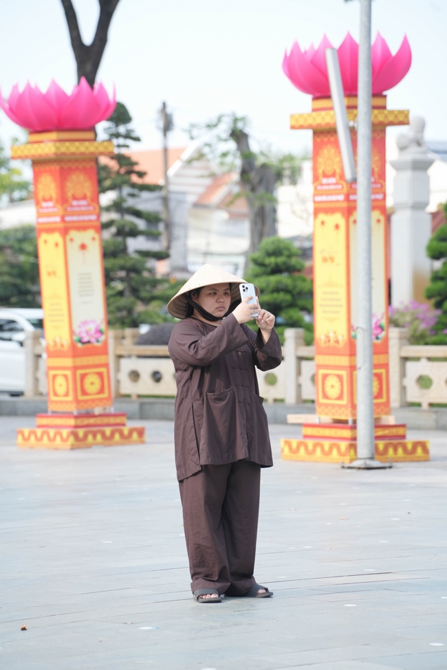 Công tác chuẩn bị đại lễ hoa đăng kỷ niệm đức Phật A-di-đà năm 2026