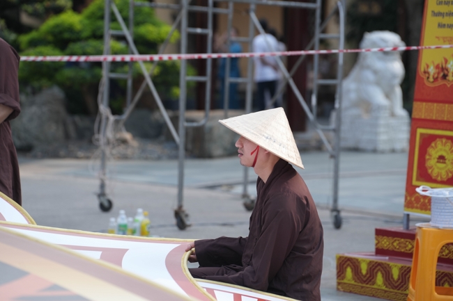 Công tác chuẩn bị đại lễ hoa đăng kỷ niệm đức Phật A-di-đà năm 2026