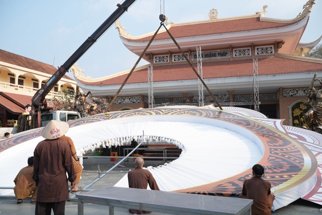 Công tác chuẩn bị đại lễ hoa đăng kỷ niệm đức Phật A-di-đà năm 2026