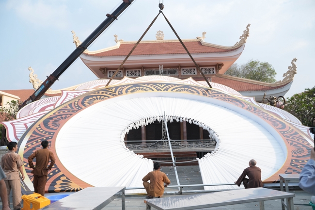 Công tác chuẩn bị đại lễ hoa đăng kỷ niệm đức Phật A-di-đà năm 2026